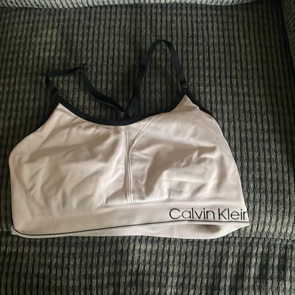 sports bra